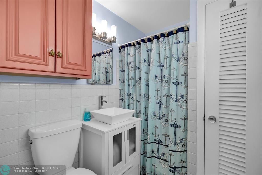 For Sale: $894,000 (2 beds, 2 baths, 646 Square Feet)