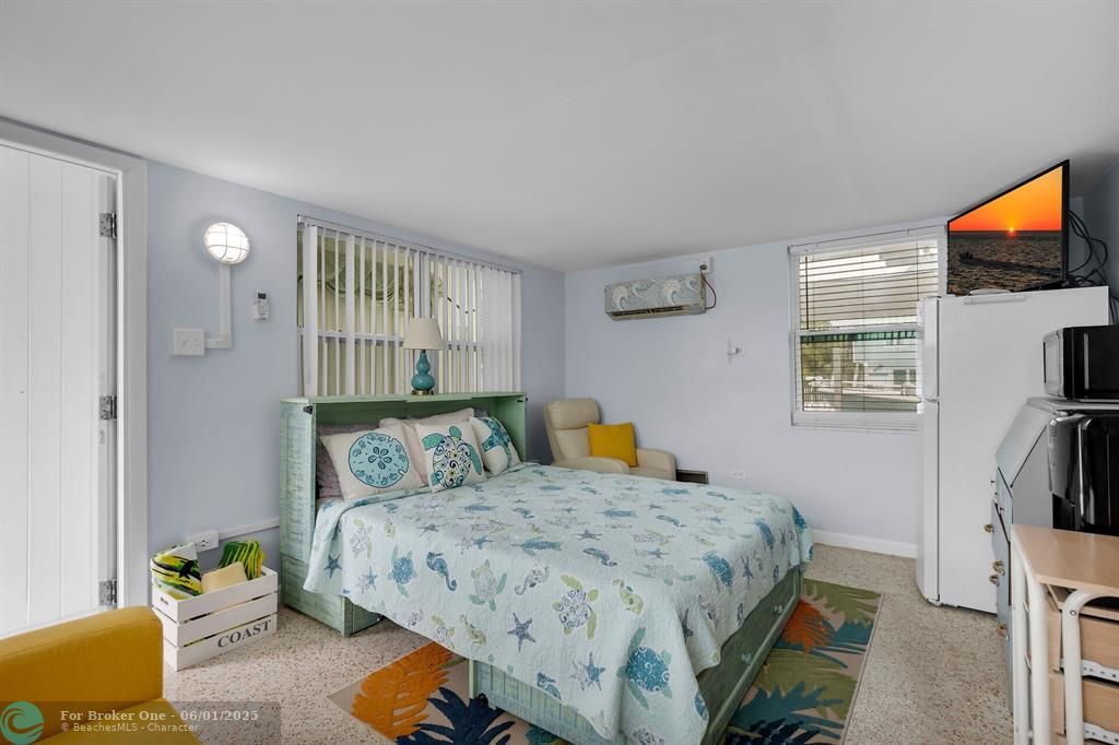 For Sale: $894,000 (2 beds, 2 baths, 646 Square Feet)