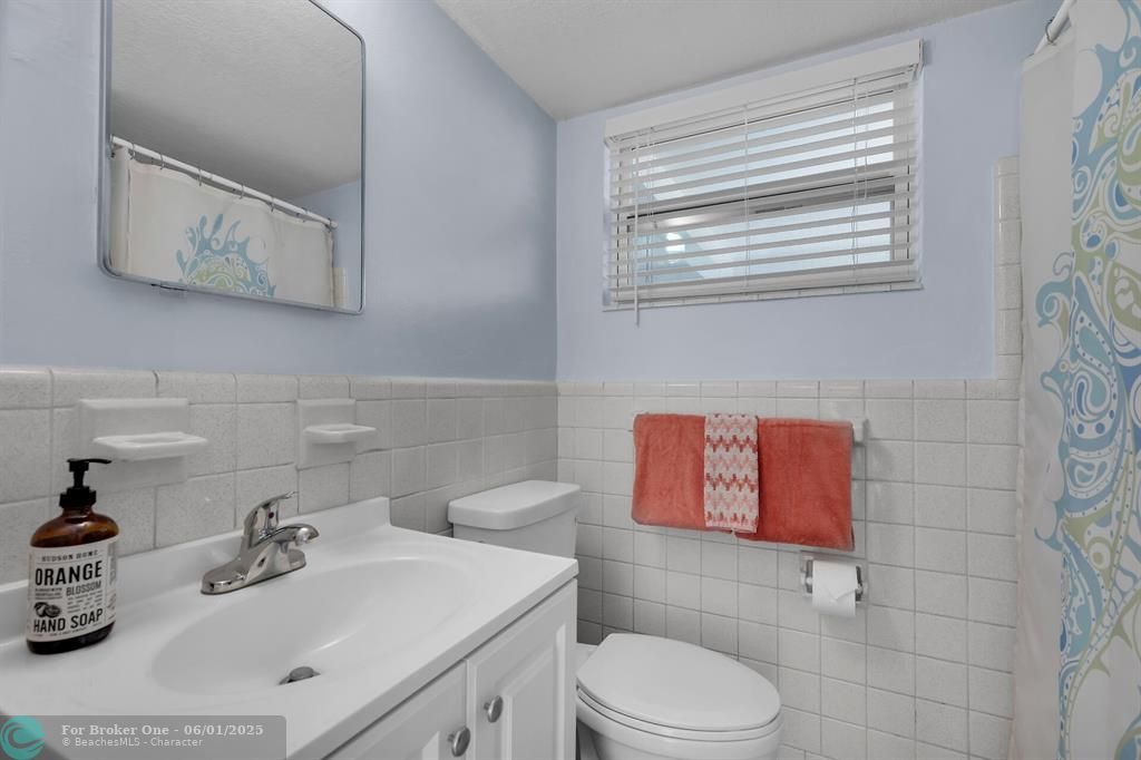 For Sale: $894,000 (2 beds, 2 baths, 646 Square Feet)