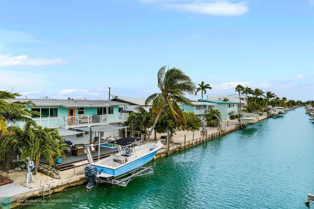For Sale: $894,000 (2 beds, 2 baths, 646 Square Feet)