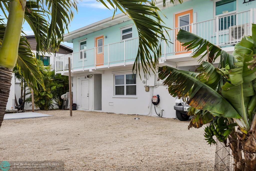 For Sale: $894,000 (2 beds, 2 baths, 646 Square Feet)