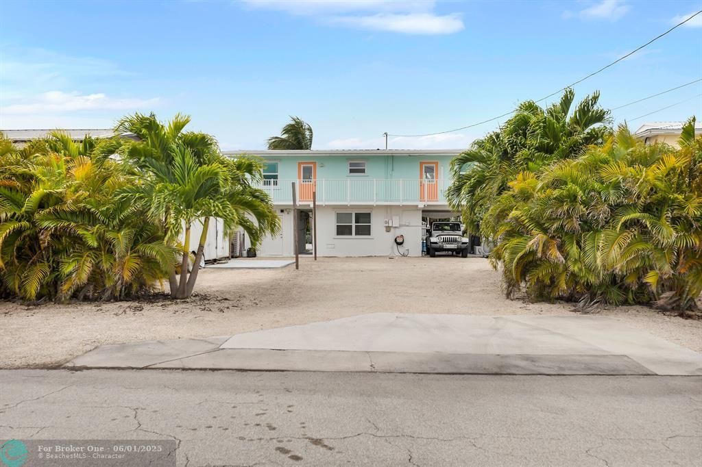 For Sale: $894,000 (2 beds, 2 baths, 646 Square Feet)