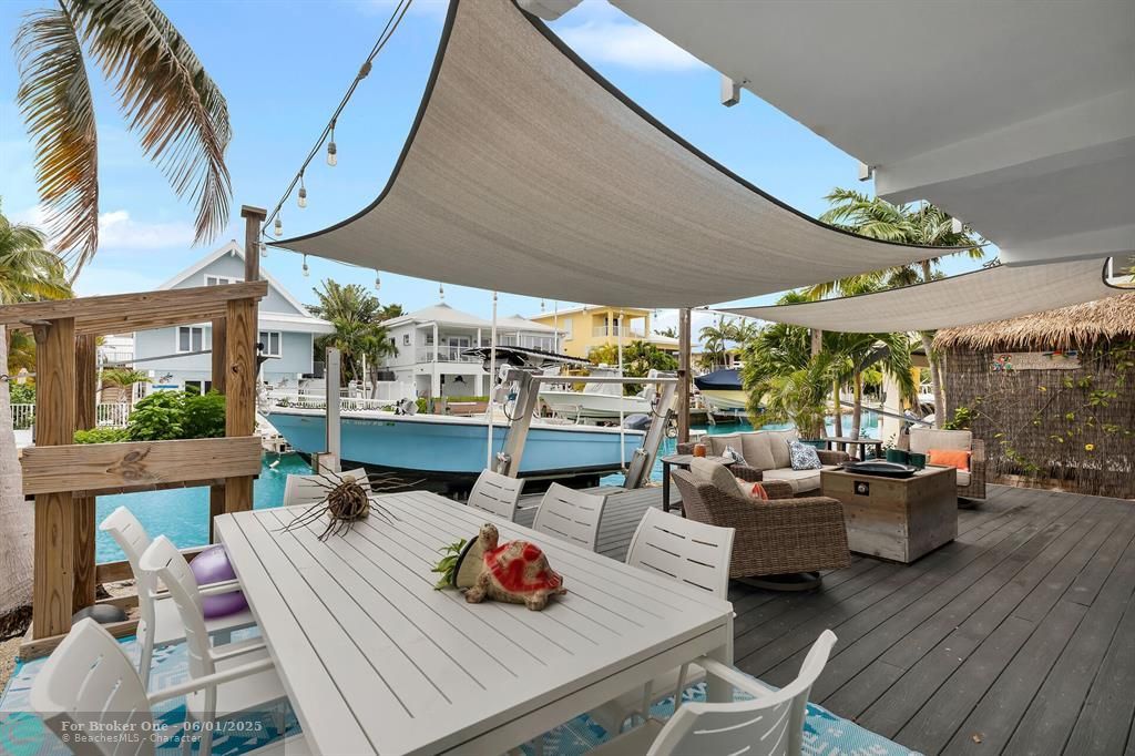 For Sale: $894,000 (2 beds, 2 baths, 646 Square Feet)