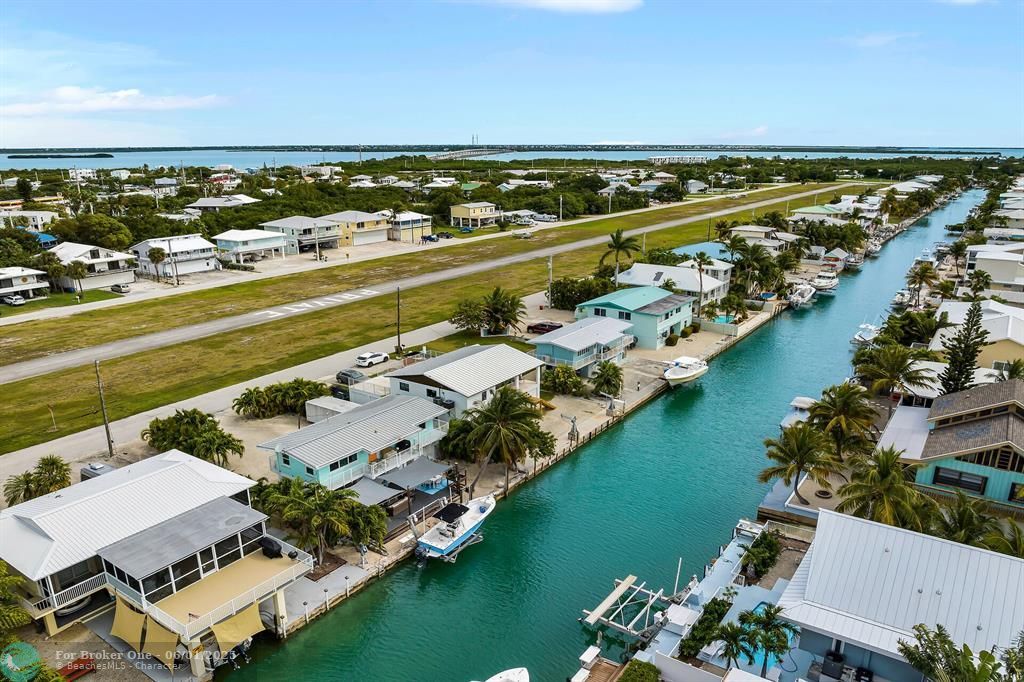 For Sale: $894,000 (2 beds, 2 baths, 646 Square Feet)