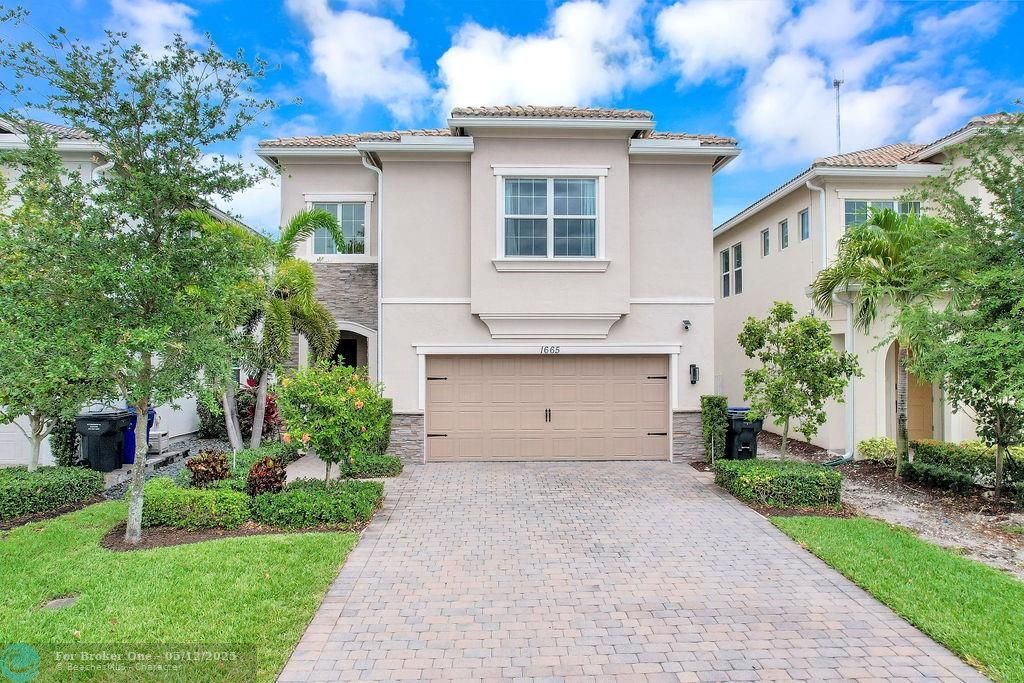 For Sale: $947,000 (3 beds, 2 baths, 2220 Square Feet)