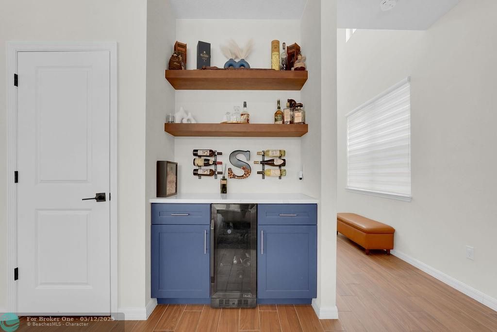 For Sale: $947,000 (3 beds, 2 baths, 2220 Square Feet)