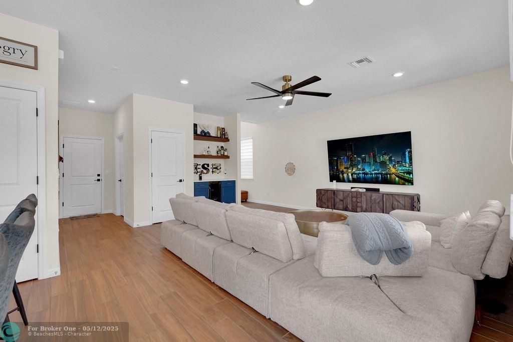 For Sale: $947,000 (3 beds, 2 baths, 2220 Square Feet)