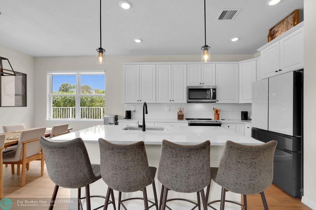 For Sale: $947,000 (3 beds, 2 baths, 2220 Square Feet)