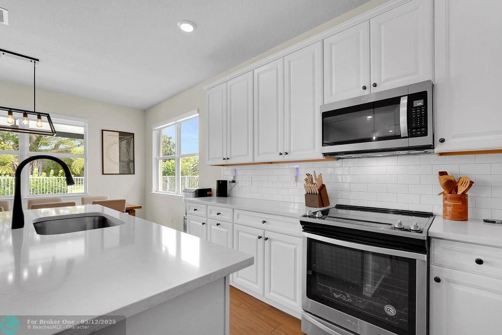 For Sale: $947,000 (3 beds, 2 baths, 2220 Square Feet)