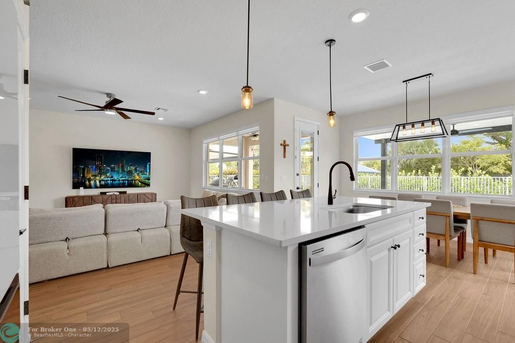 For Sale: $947,000 (3 beds, 2 baths, 2220 Square Feet)