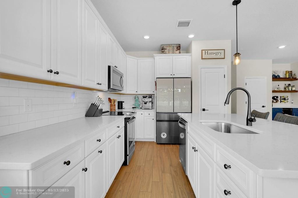 For Sale: $947,000 (3 beds, 2 baths, 2220 Square Feet)