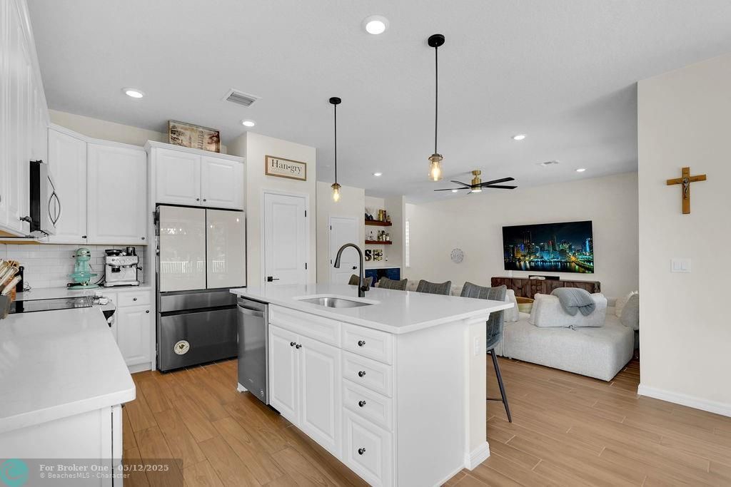 For Sale: $947,000 (3 beds, 2 baths, 2220 Square Feet)