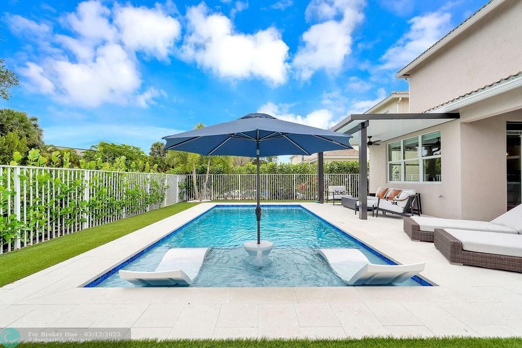 For Sale: $947,000 (3 beds, 2 baths, 2220 Square Feet)
