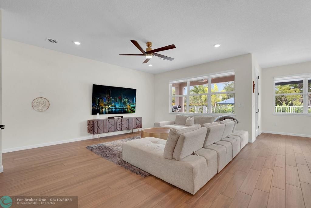 For Sale: $947,000 (3 beds, 2 baths, 2220 Square Feet)