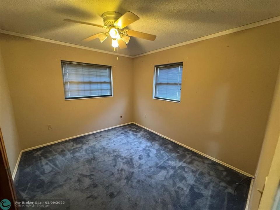 For Sale: $255,000 (3 beds, 2 baths, 1180 Square Feet)