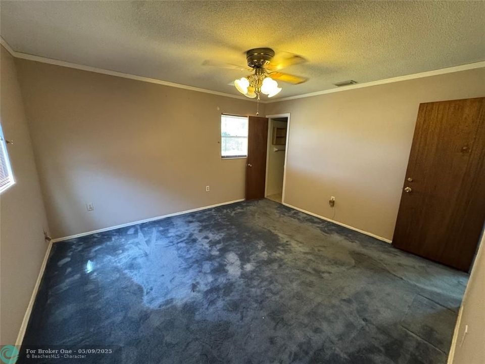 For Sale: $255,000 (3 beds, 2 baths, 1180 Square Feet)