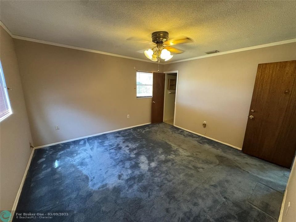 For Sale: $255,000 (3 beds, 2 baths, 1180 Square Feet)