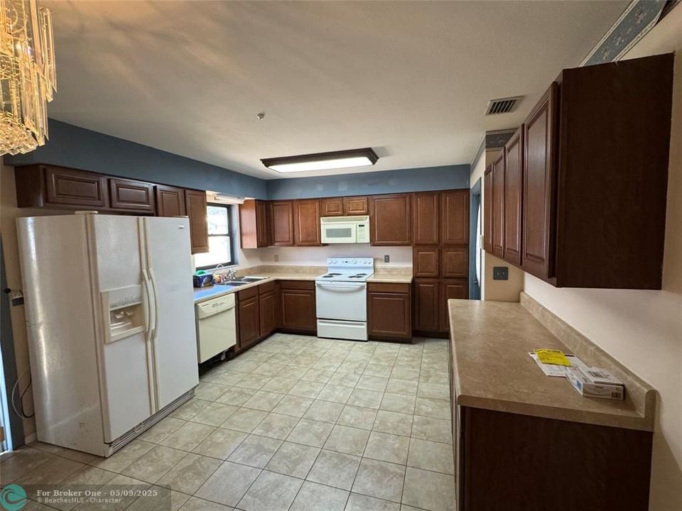 For Sale: $255,000 (3 beds, 2 baths, 1180 Square Feet)