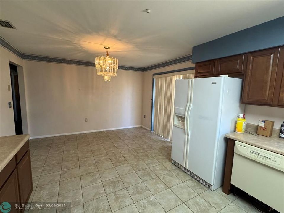 For Sale: $255,000 (3 beds, 2 baths, 1180 Square Feet)
