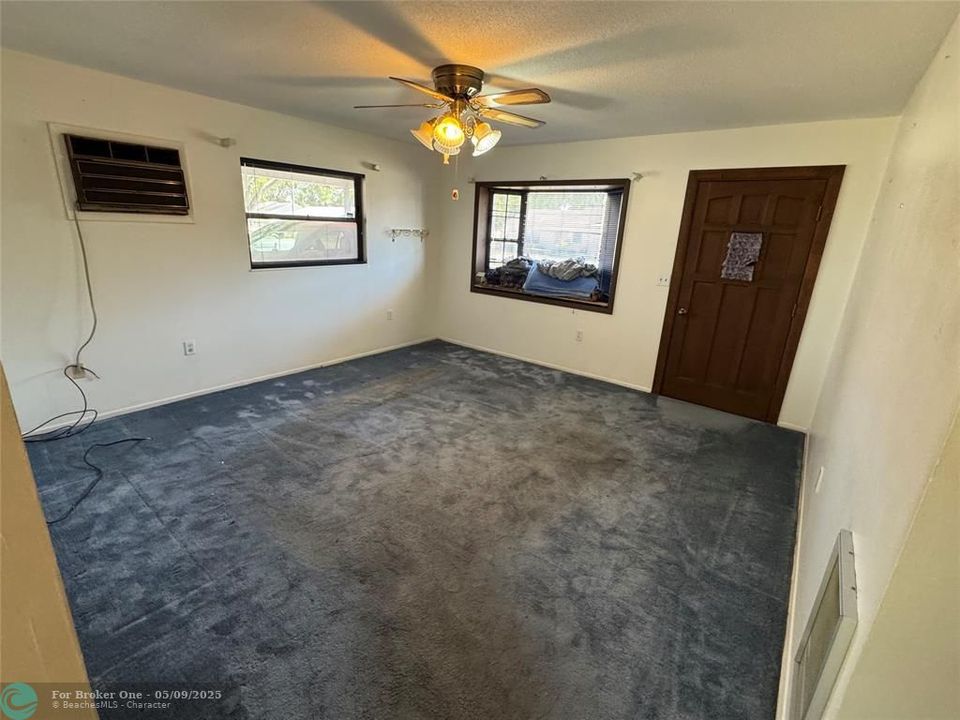 For Sale: $255,000 (3 beds, 2 baths, 1180 Square Feet)