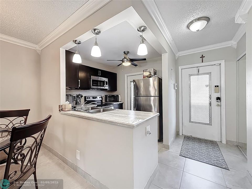 For Sale: $150,000 (2 beds, 2 baths, 944 Square Feet)