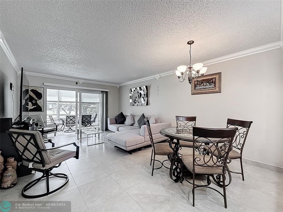 For Sale: $150,000 (2 beds, 2 baths, 944 Square Feet)