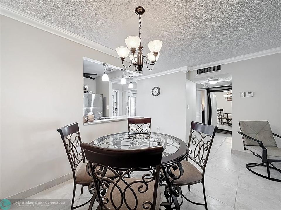 For Sale: $150,000 (2 beds, 2 baths, 944 Square Feet)