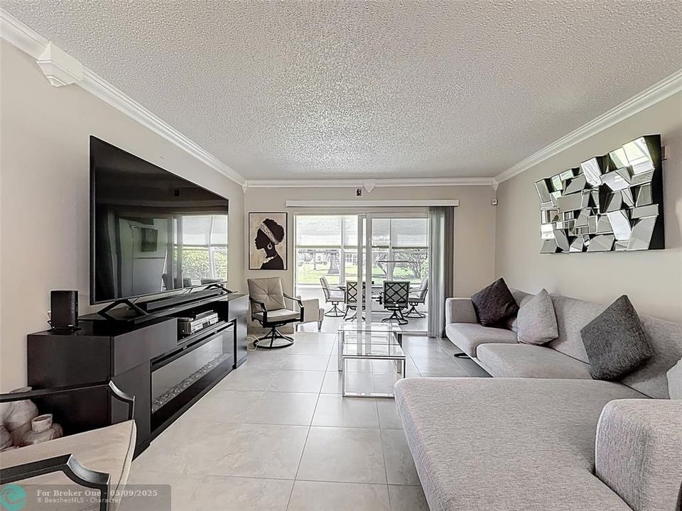 For Sale: $150,000 (2 beds, 2 baths, 944 Square Feet)