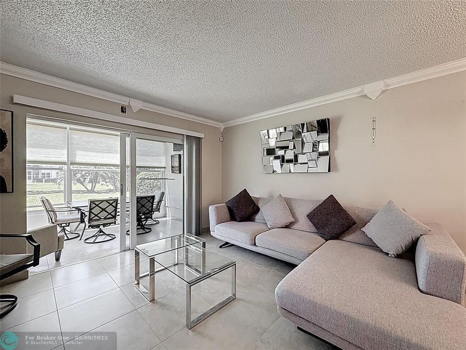 For Sale: $150,000 (2 beds, 2 baths, 944 Square Feet)