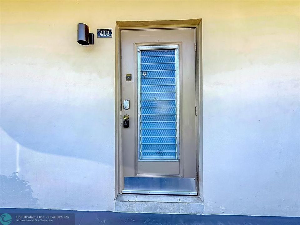 For Sale: $150,000 (2 beds, 2 baths, 944 Square Feet)