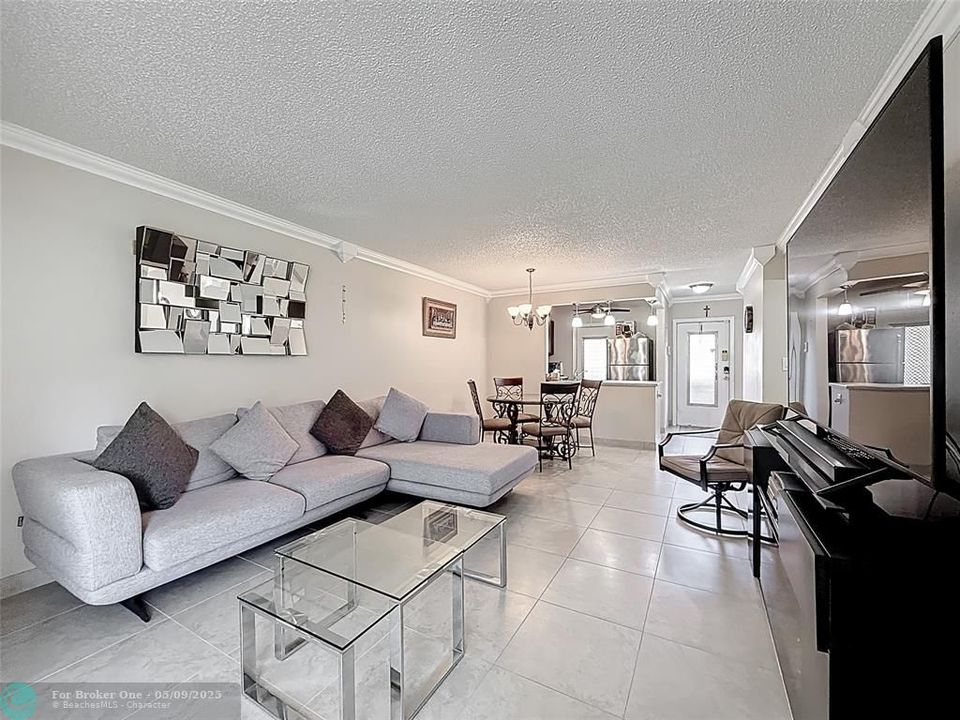For Sale: $150,000 (2 beds, 2 baths, 944 Square Feet)