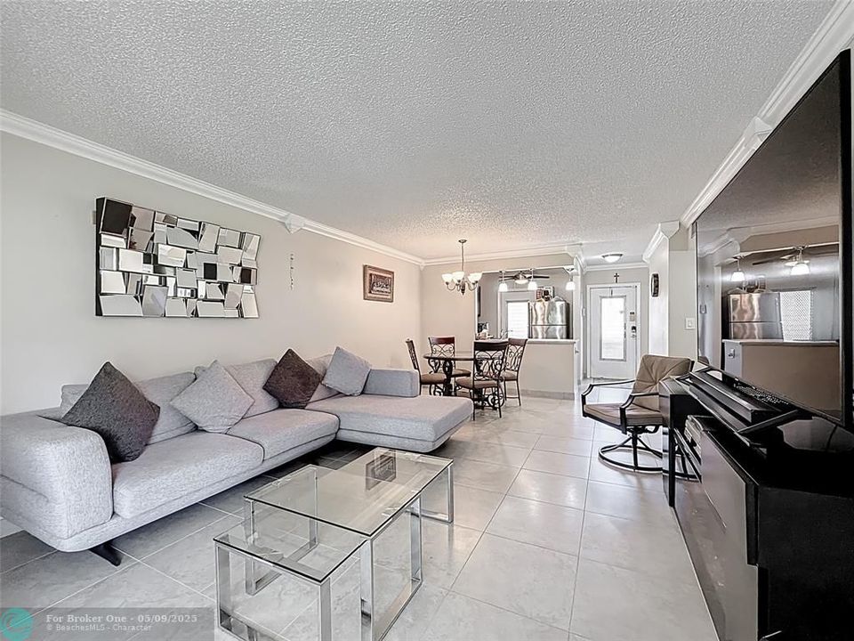 For Sale: $150,000 (2 beds, 2 baths, 944 Square Feet)