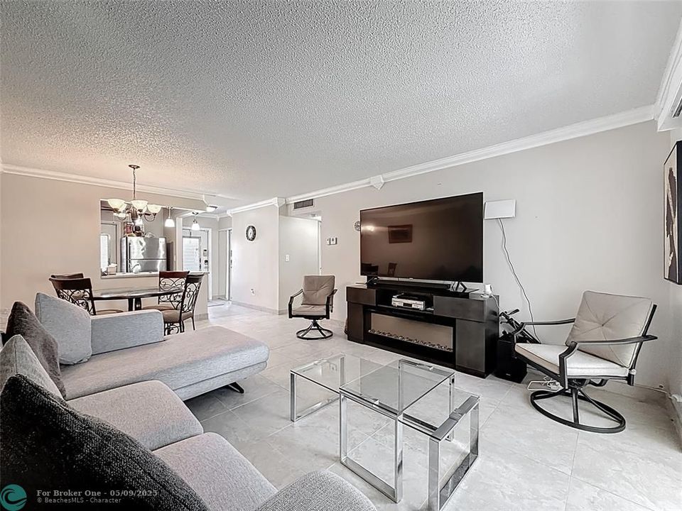 For Sale: $150,000 (2 beds, 2 baths, 944 Square Feet)