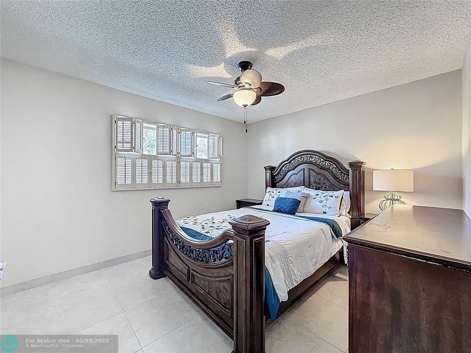 For Sale: $150,000 (2 beds, 2 baths, 944 Square Feet)