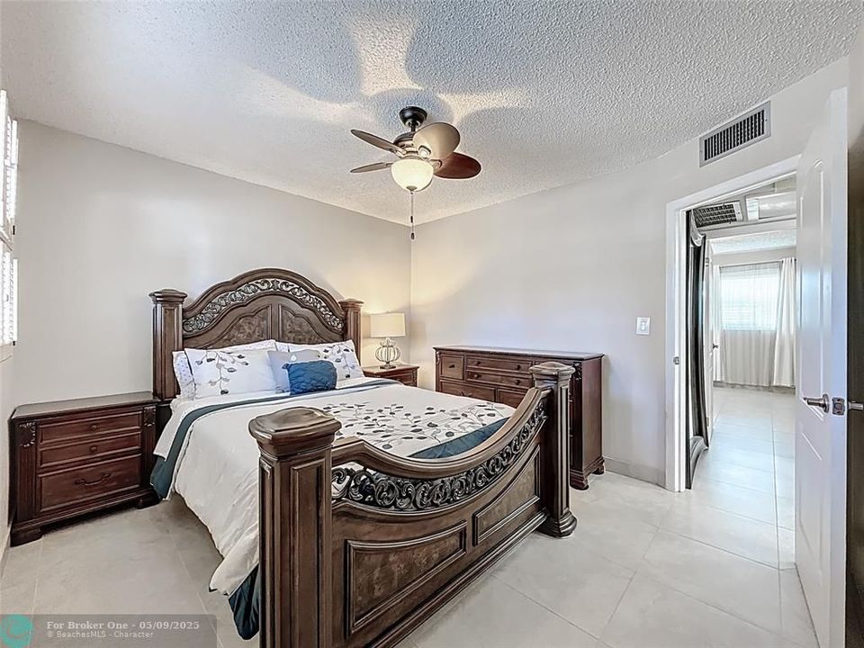 For Sale: $150,000 (2 beds, 2 baths, 944 Square Feet)