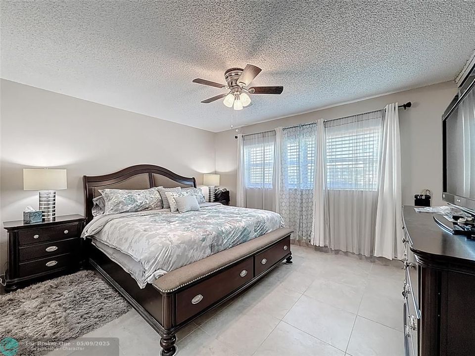 For Sale: $150,000 (2 beds, 2 baths, 944 Square Feet)