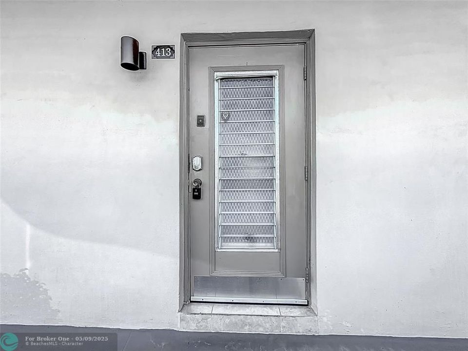 For Sale: $150,000 (2 beds, 2 baths, 944 Square Feet)