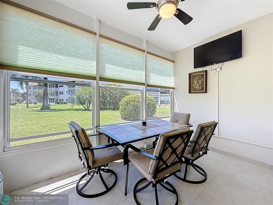 For Sale: $150,000 (2 beds, 2 baths, 944 Square Feet)