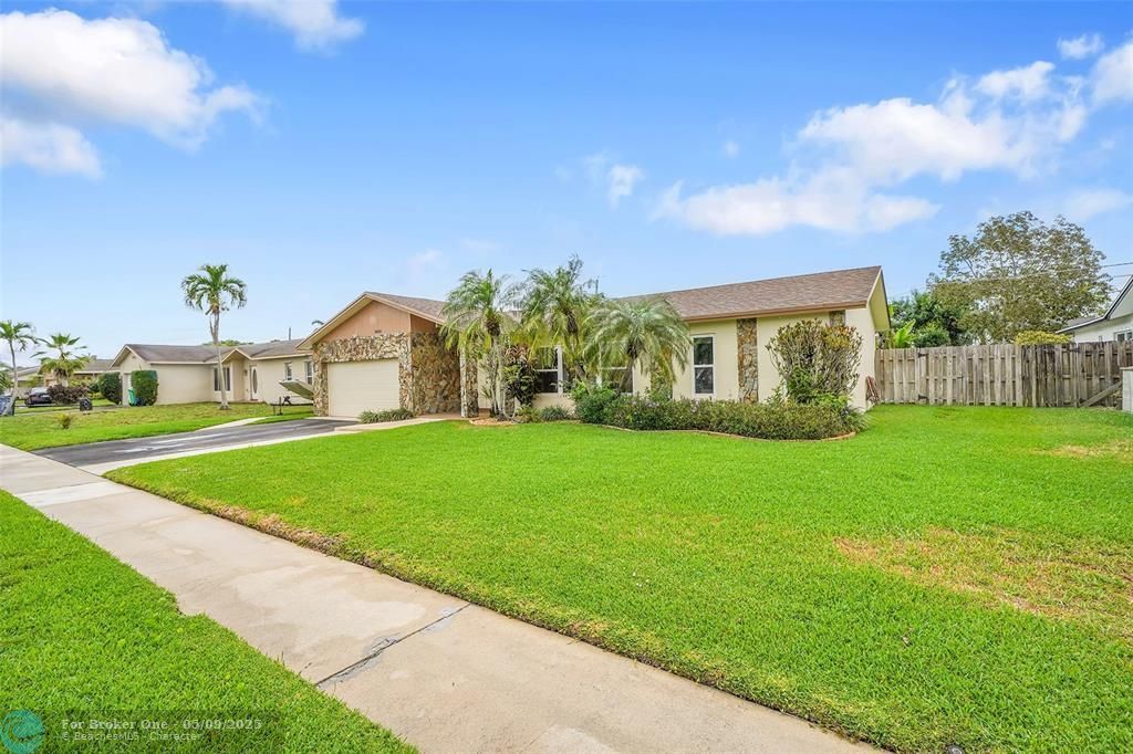 For Sale: $545,000 (3 beds, 2 baths, 1618 Square Feet)