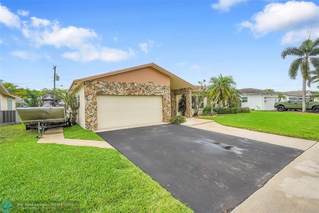 For Sale: $545,000 (3 beds, 2 baths, 1618 Square Feet)