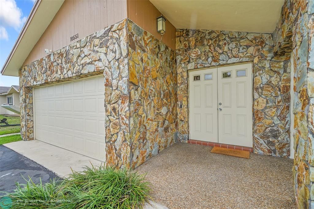 For Sale: $545,000 (3 beds, 2 baths, 1618 Square Feet)