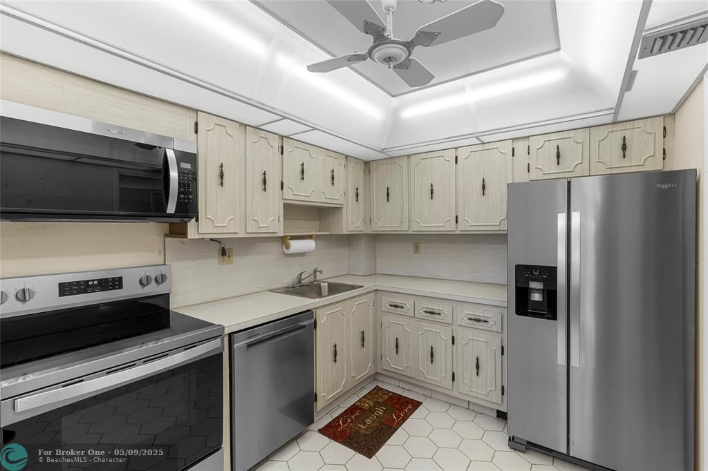 For Rent: $2,000 (2 beds, 2 baths, 1150 Square Feet)