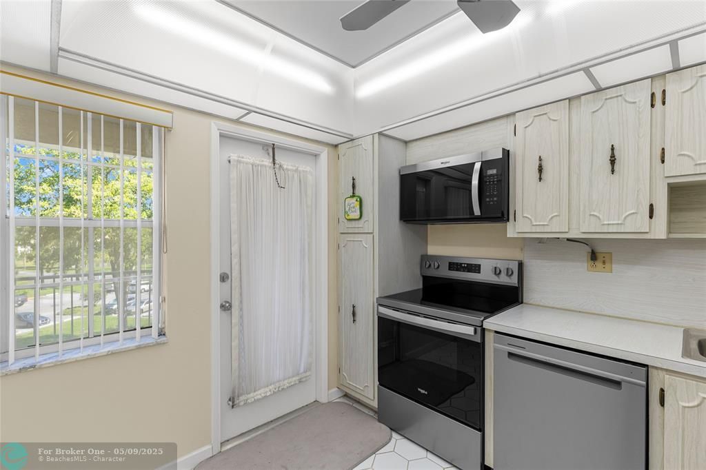 For Rent: $2,000 (2 beds, 2 baths, 1150 Square Feet)