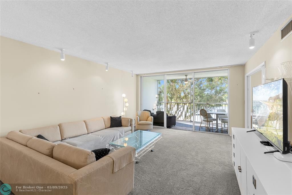 For Rent: $2,000 (2 beds, 2 baths, 1150 Square Feet)