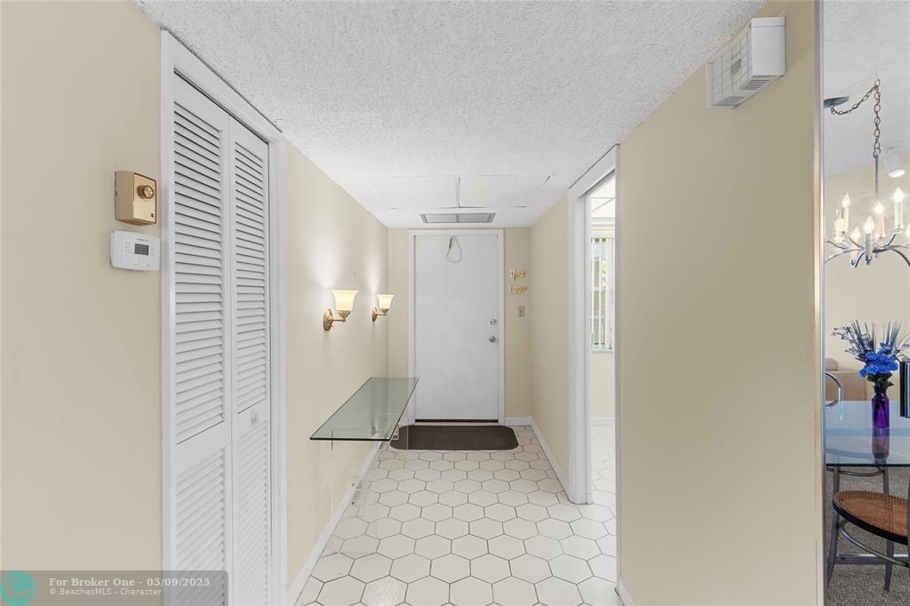 For Rent: $2,000 (2 beds, 2 baths, 1150 Square Feet)
