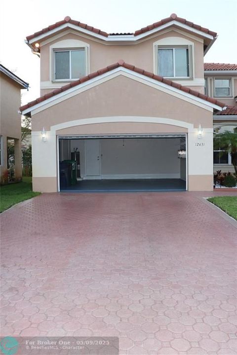 For Rent: $3,995 (4 beds, 2 baths, 2497 Square Feet)