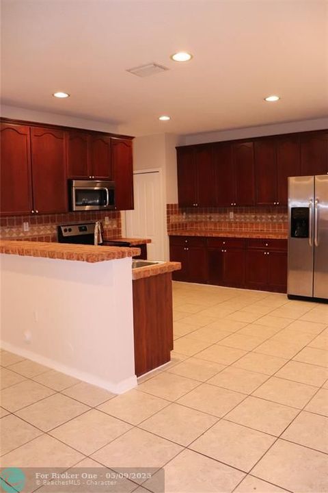 For Rent: $3,995 (4 beds, 2 baths, 2497 Square Feet)