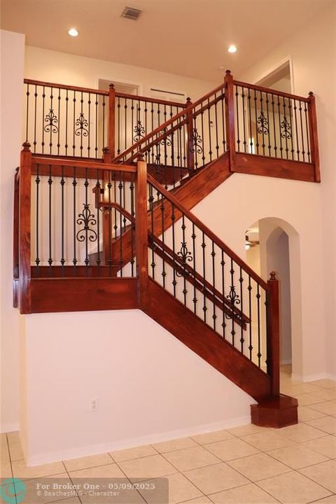 For Rent: $3,995 (4 beds, 2 baths, 2497 Square Feet)