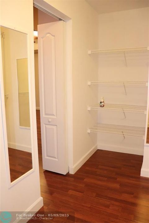 For Rent: $3,995 (4 beds, 2 baths, 2497 Square Feet)
