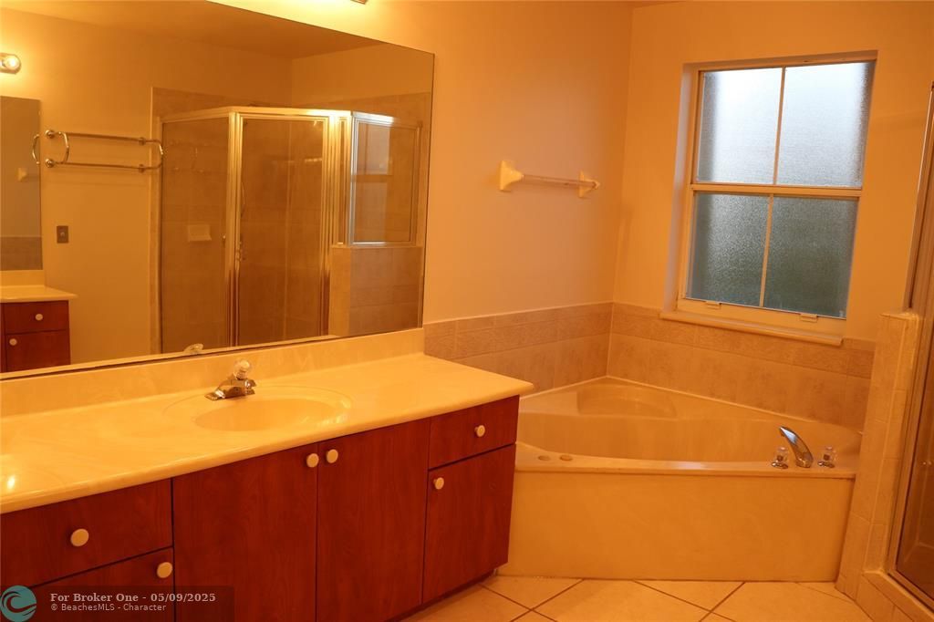 For Rent: $3,995 (4 beds, 2 baths, 2497 Square Feet)
